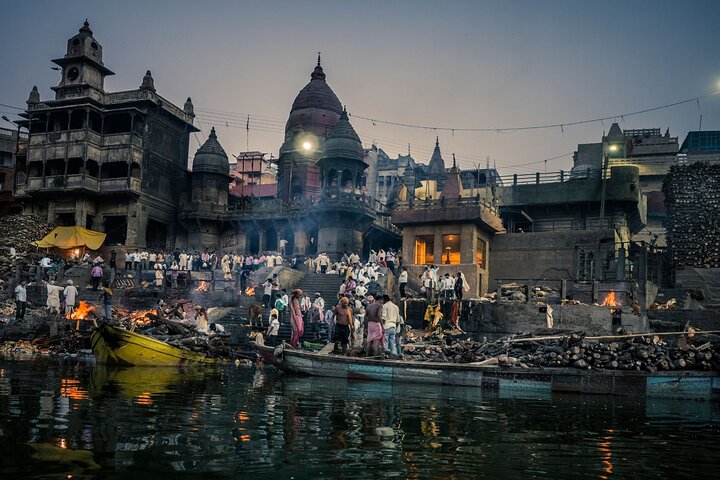 3-Hour Varanasi Tour: Ganga Aarti, Boat Ride & Manikarnika