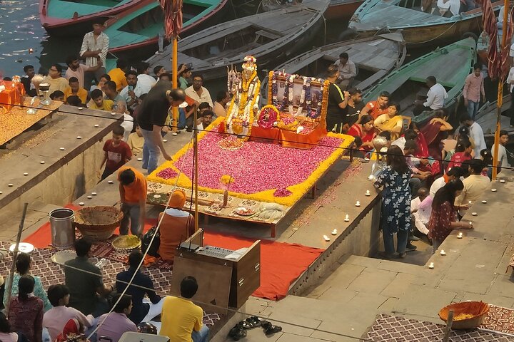 3-Hour Varanasi Tour: Ganga Aarti, Boat Ride & Manikarnika