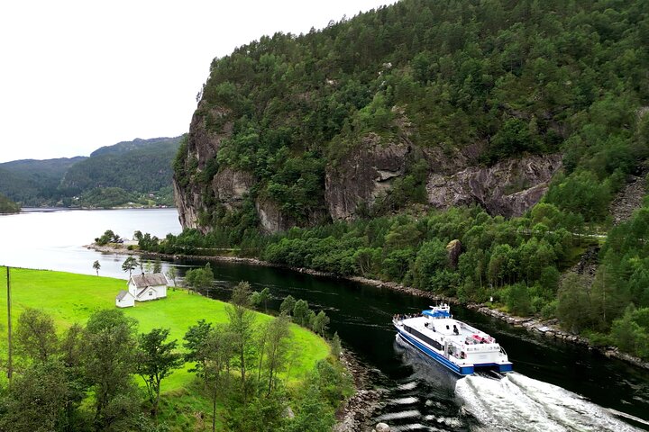 Bergen: Half-day fjord cruise to Mostraumen