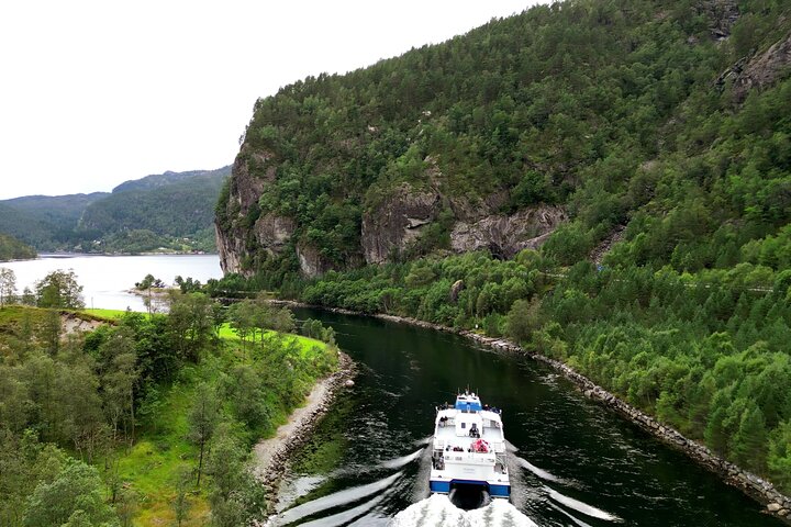 Bergen: Half-day fjord cruise to Mostraumen