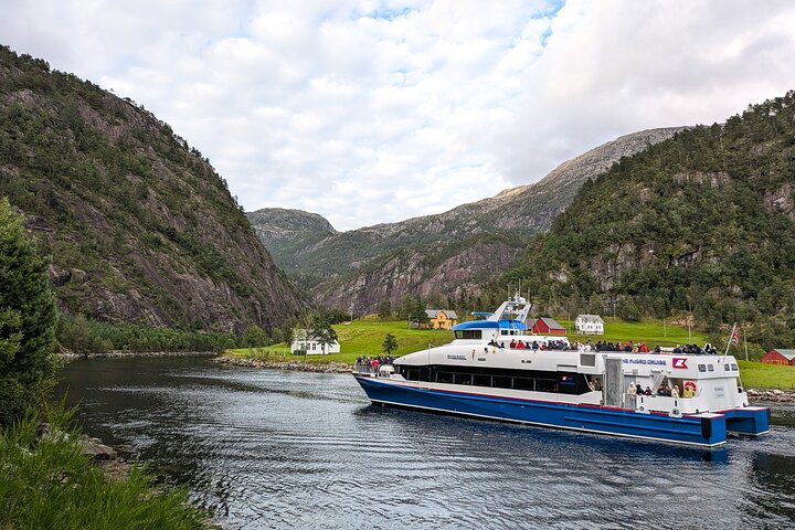 Bergen: Half-day fjord cruise to Mostraumen