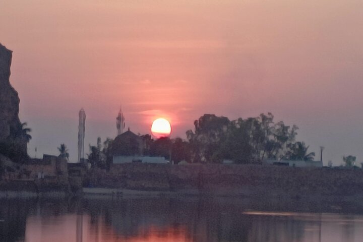 Hire a Guide to visit Badami/Aihole/Pattadakal with own transport