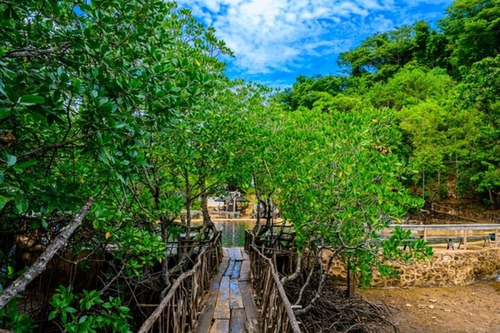 Private Coron Town Tour and Maquinit Hot Spring