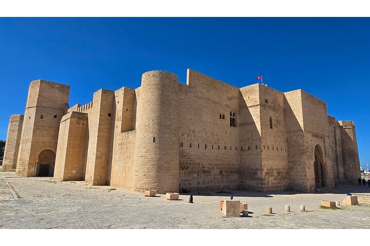 Ultimate Fun Tour : El Jem, Kairouan, Monastir (Pick Up Included)