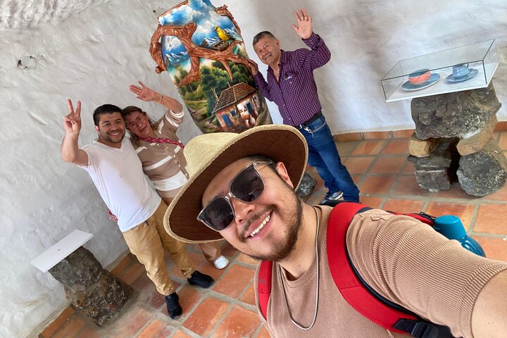 Ráquira Colors & Culture: Day Trip with Lunch & Transport