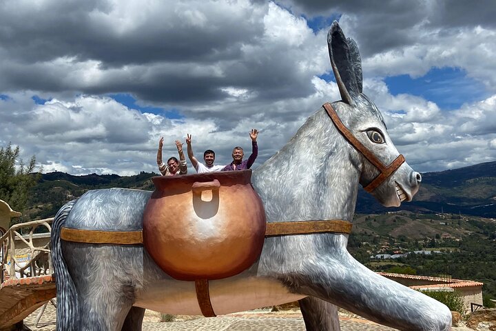 Ráquira Colors & Culture: Day Trip with Lunch & Transport