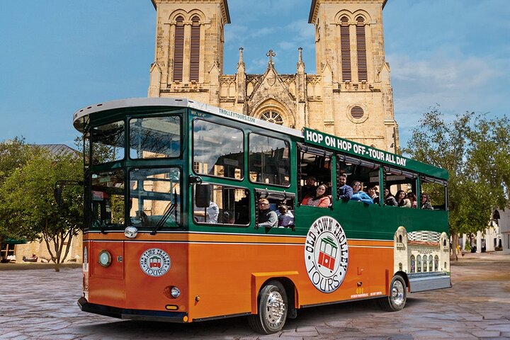 San Antonio Trolley and Go Rio Riverwalk Cruise Combo