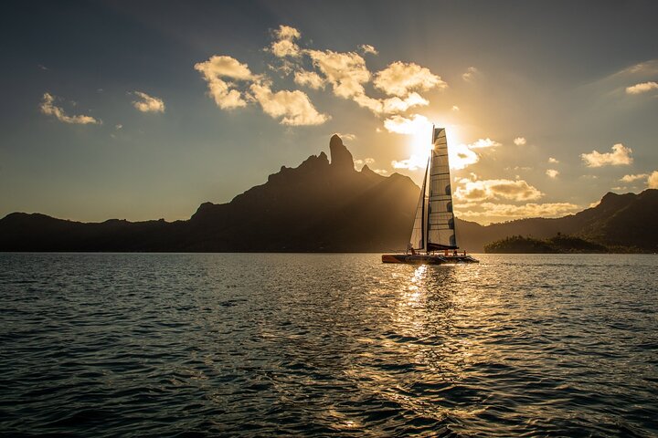 LUXURY Catamaran Bora Bora : The Sunset Escape