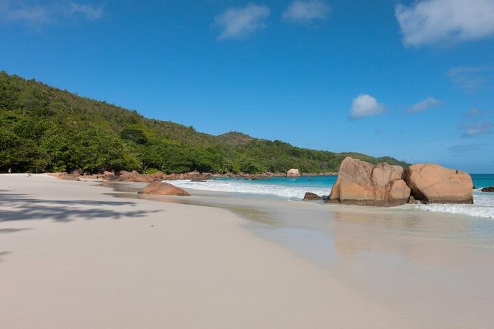 Discover Praslin Island Tour - 04 hours