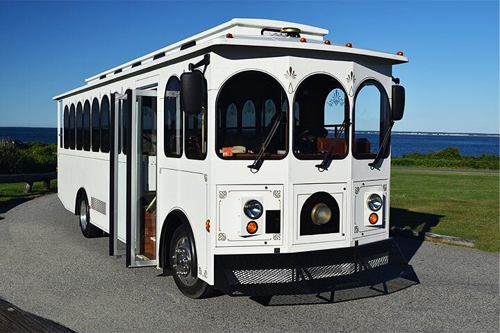 Newport Gilded Age Mansions Trolley Tour w/ Breakers Ticket (8+)