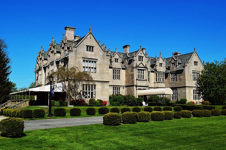 Newport Gilded Age Mansions Trolley Tour w/ Breakers Ticket (8+)