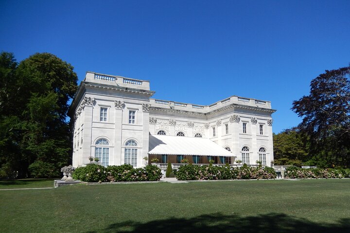 Newport Gilded Age Mansions Trolley Tour w/ Breakers Ticket (8+)