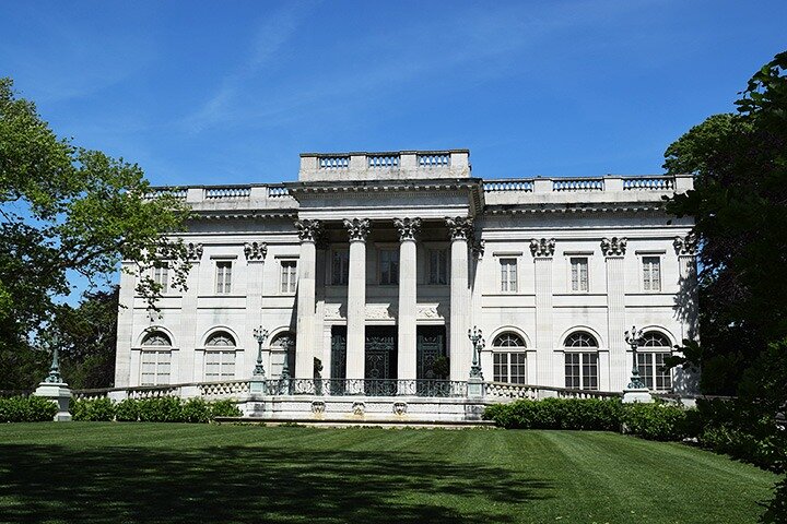 Newport Gilded Age Mansions Trolley Tour w/ Breakers Ticket (8+)