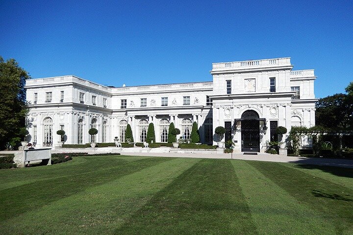 Newport Gilded Age Mansions Trolley Tour w/ Breakers Ticket (8+)