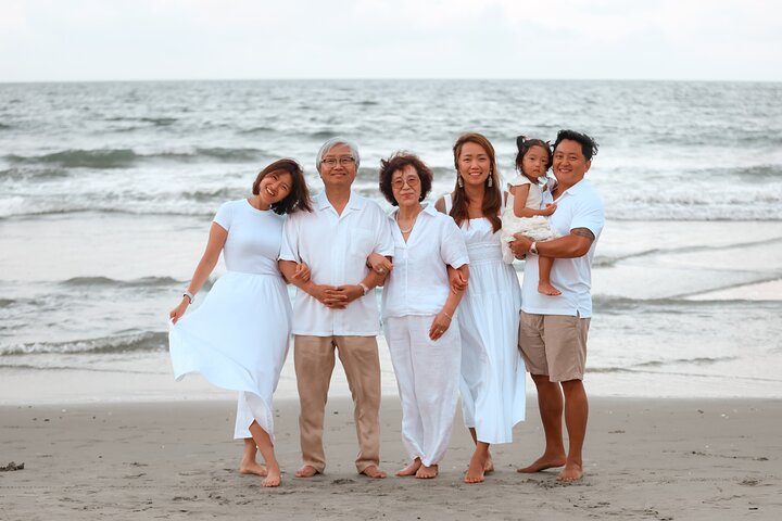 Private Vacation Photoshoot with Photographer in Virginia Beach