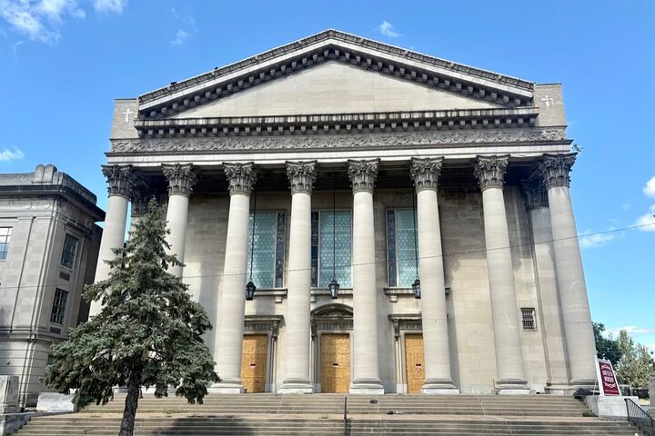 A Taste of Two Cities: St. Louis Food + History Walking Tour