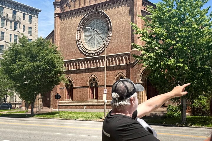 A Taste of Two Cities: St. Louis Food + History Walking Tour