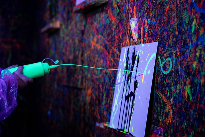 Incredible Neon Paint, Backlight, Splatter Room Experience
