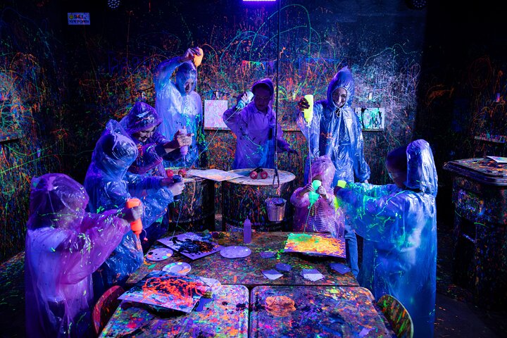 Incredible Neon Paint, Backlight, Splatter Room Experience