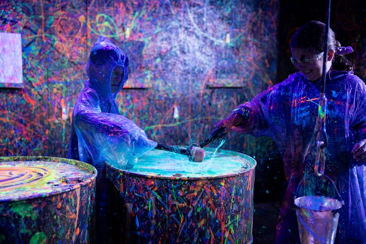 Incredible Neon Paint, Backlight, Splatter Room Experience