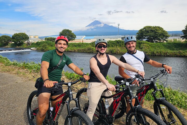 Mt. Fuji Private Guided E-Bike Tour : Fuji City