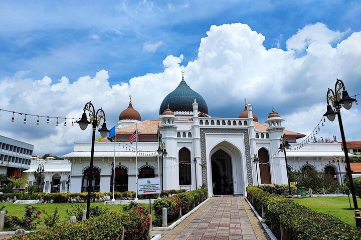Penang Half-day City Tour with Trishaw Ride & Upside Down Museum