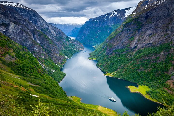Flam Railway, Nærøyfjorden Cruise and Stegastein Viewpoint