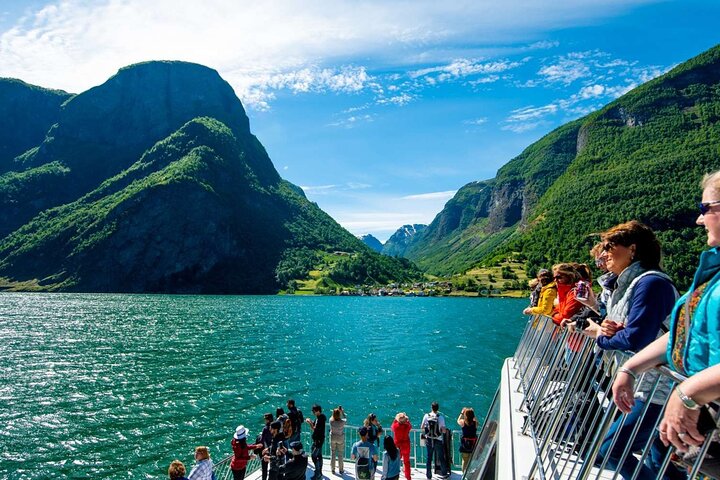 Flam Railway, Nærøyfjorden Cruise and Stegastein Viewpoint