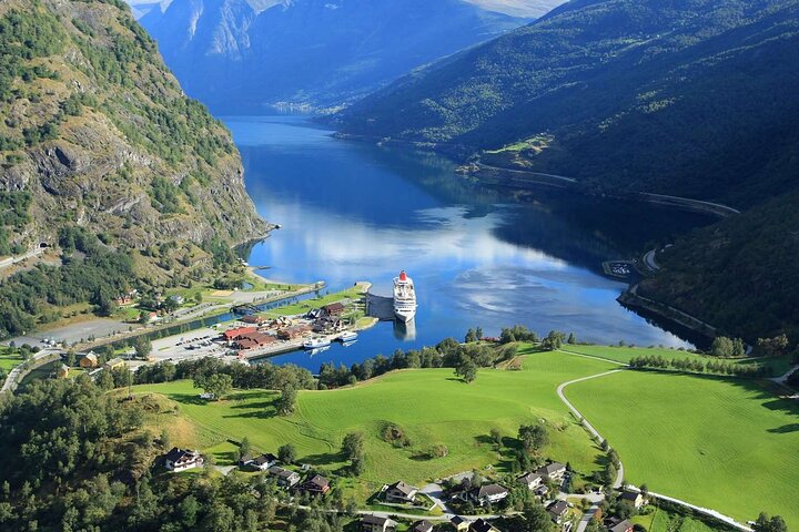Flam Railway, Nærøyfjorden Cruise and Stegastein Viewpoint