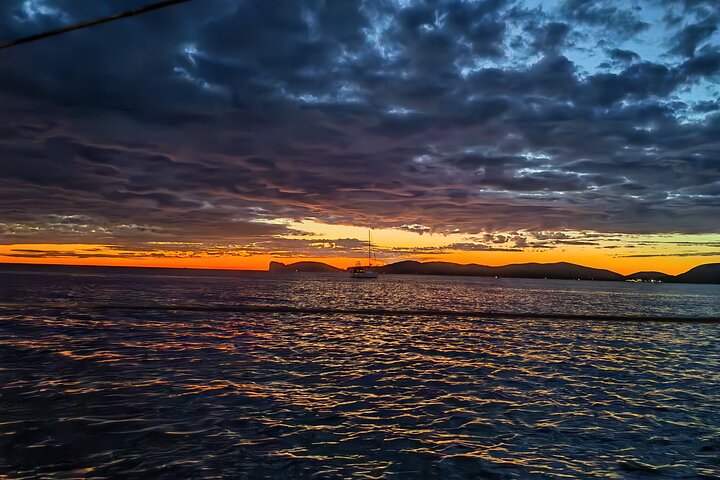 Sunset tour on a sailing boat with aperitif or dinner