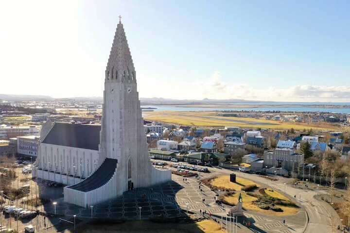Private Transfer from Keflavik Airport to Reykjavik