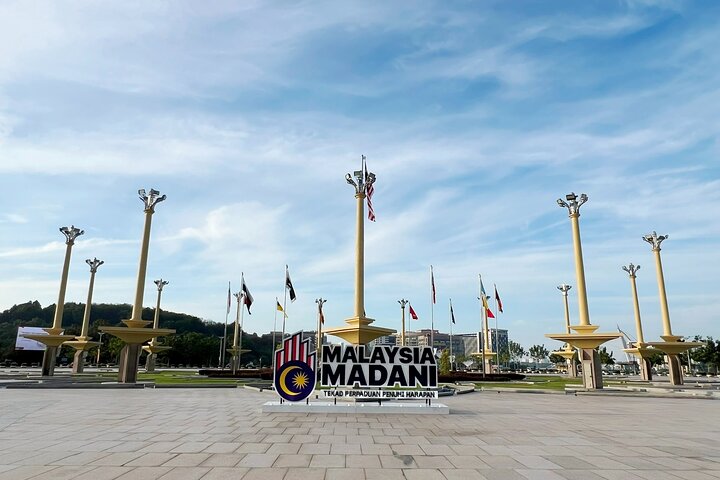 From Singapore: Private Kuala Lumpur / Malacca tour + SKY DINING