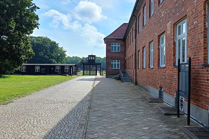Stutthof Concentration Camp English Tour with Gdansk Hotel pickup
