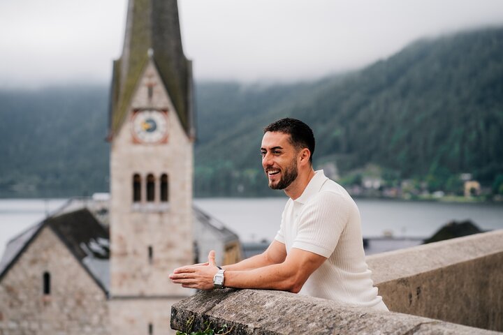 Private Vacation Photoshoot with Photographer in Hallstatt