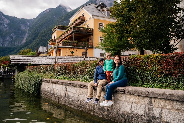 Private Vacation Photoshoot with Photographer in Hallstatt