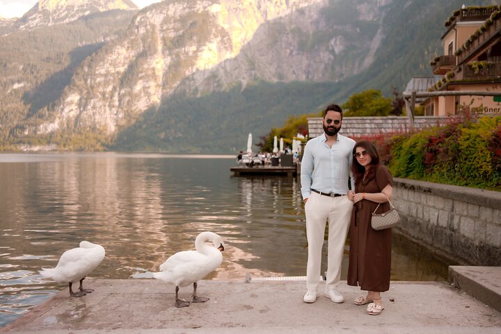 Private Vacation Photoshoot with Photographer in Hallstatt