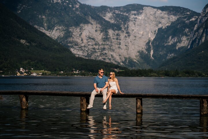 Private Vacation Photoshoot with Photographer in Hallstatt