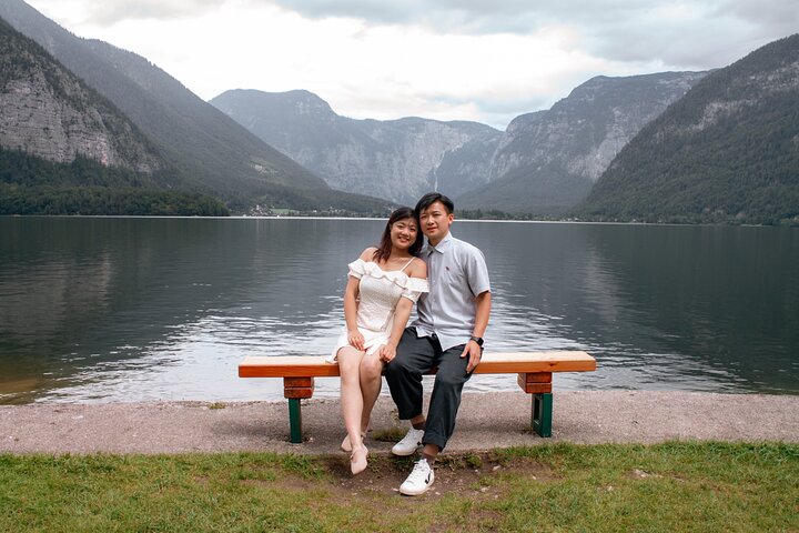 Private Vacation Photoshoot with Photographer in Hallstatt