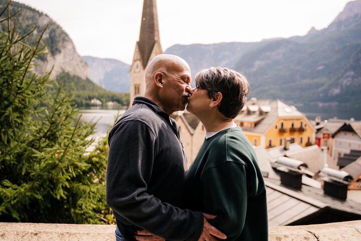 Private Vacation Photoshoot with Photographer in Hallstatt