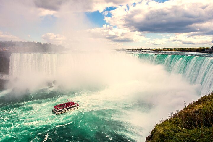 Niagara Falls 1 Day Tour from NYC with Maid of the Mist Boat Ride