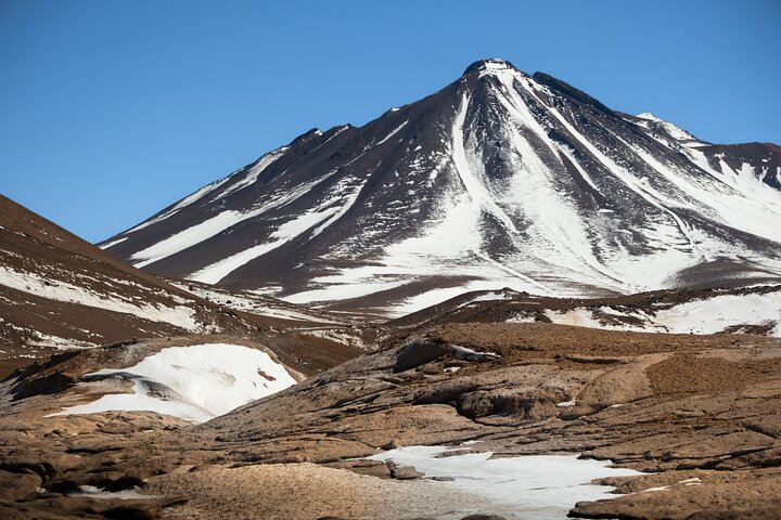 Full Day Tour to Piedras Rojas, Altiplanic Lagoons and Chaxa
