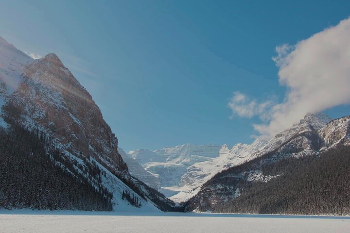 Explore Moraine Lake & Lake Louise Roundtrip Shared Tour