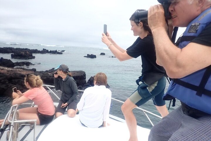 7 Days Tour Galapagos Island Hopping with 3 Islands