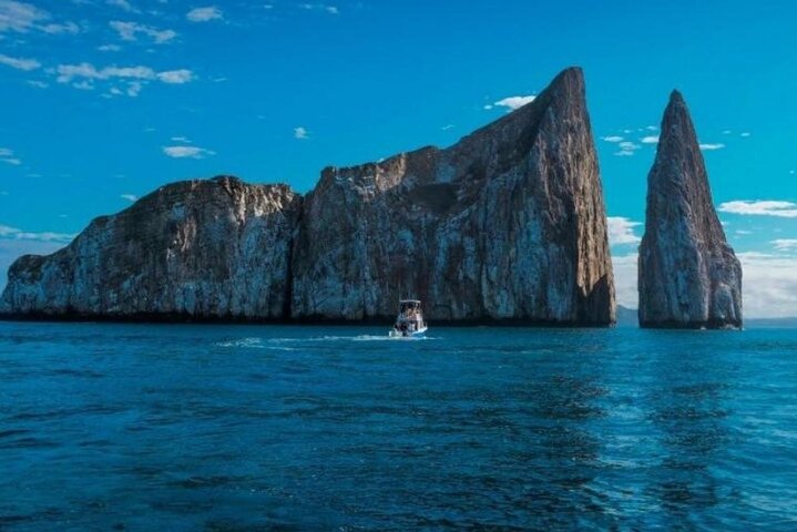 7 Days Tour Galapagos Island Hopping with 3 Islands
