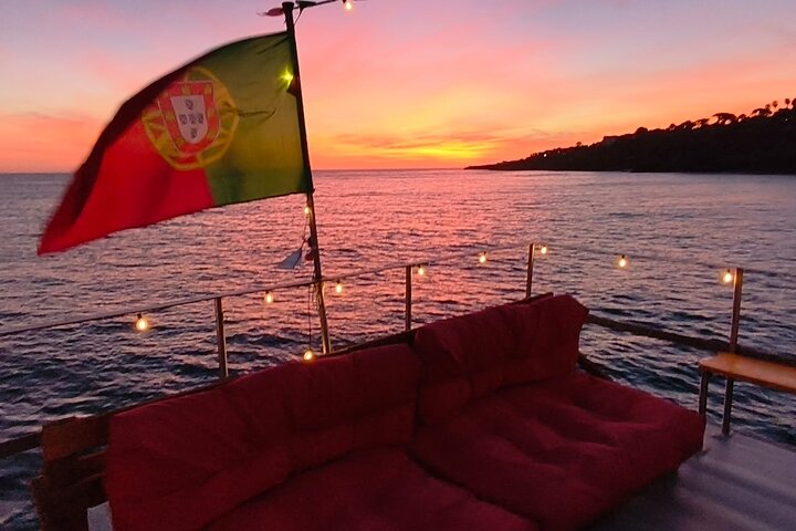 Cascais to Lisbon Sunset Cruise With Open Bar