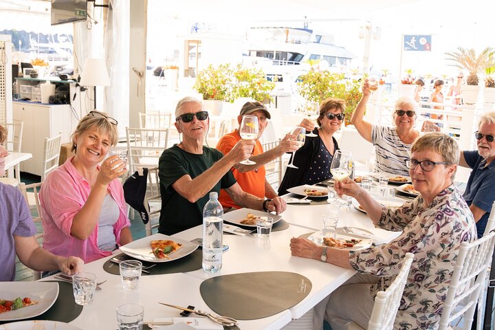 Premium Minivan Trip from Rome: Pompeii Tour & Lunch in Sorrento