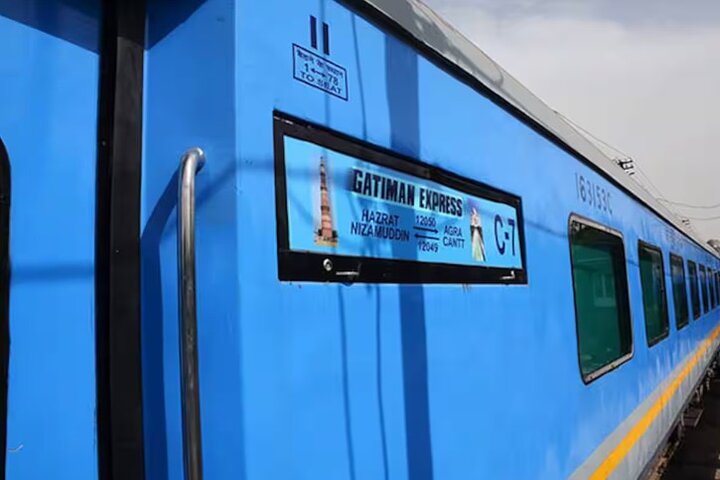 Same Day Taj Mahal Tour by Gatimaan Express Train