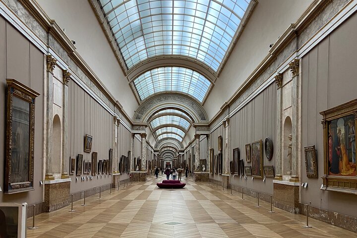 Louvre Highlights & Mona Lisa Guided Tour with Reserved Access