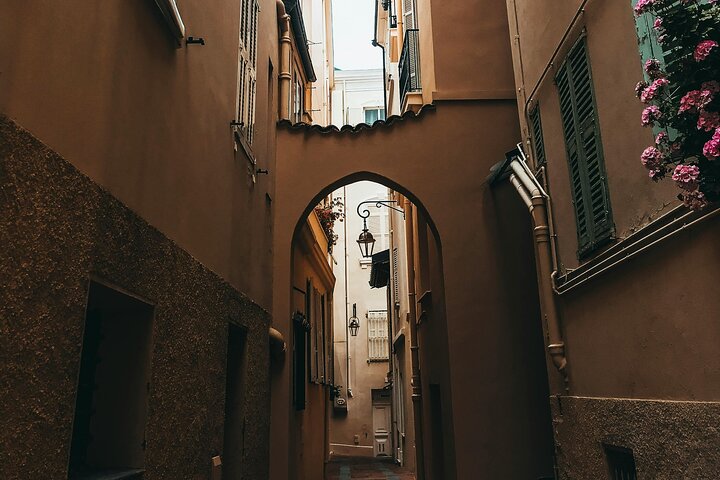 Monaco Like a Local: Private VIP Walking Tour F1, Casino & Palace