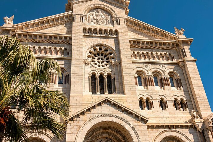 Monaco Like a Local: Private VIP Walking Tour F1, Casino & Palace